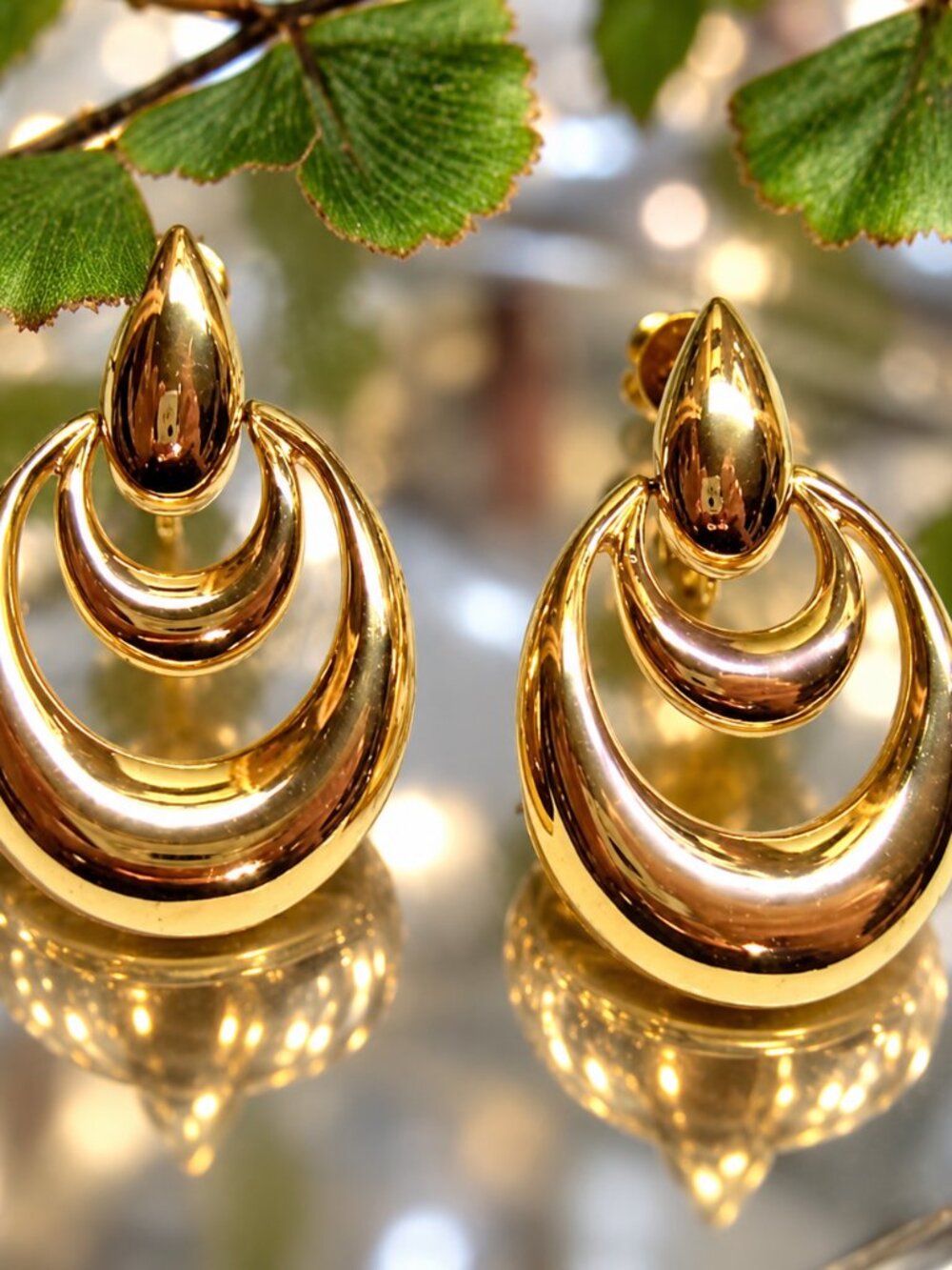 1960s Signed NAPIER Gold Hoop Retro Vintage Clip Earrings 9165